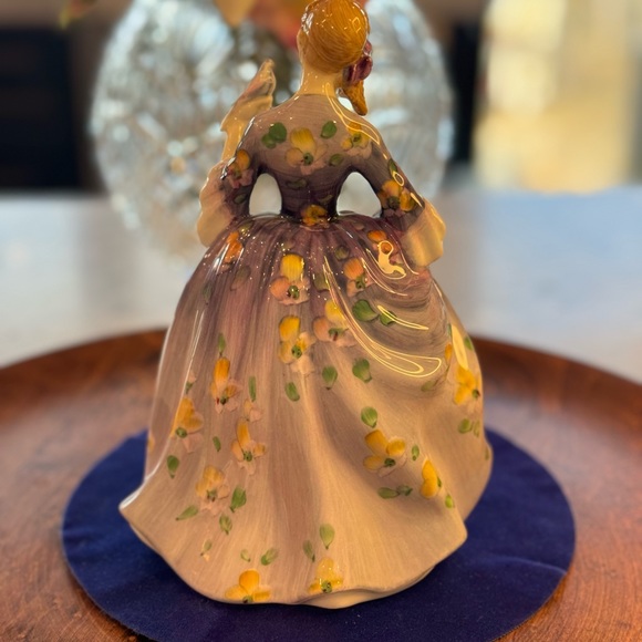 Royal Doulton Pretty Ladies figurine "Nicola" HN2839. - Picture 4 of 7